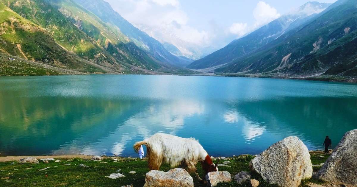A lake in Naran Kaghan in the mountains full of clouds and greenery
